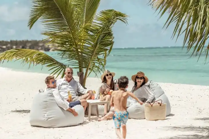MAS_907_press_room_watermark-SM Four Seasons Residences Beach